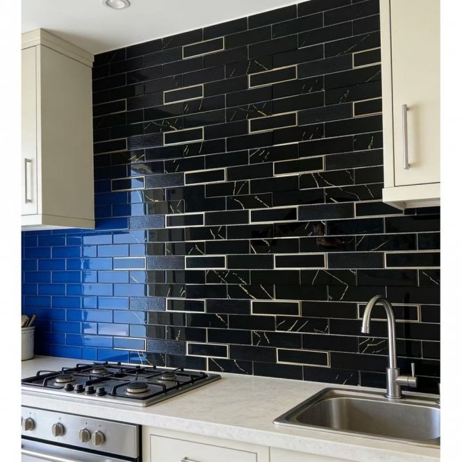 Midnight Gold Marble (4.8x14.8) 30cm x 30cm Mosaic Tile