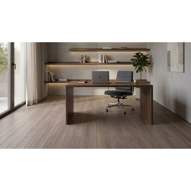 Natural Walnut Laminate 19.7cm x 121.8cm x 8mm (2.4 Sq/M Per Pack)
