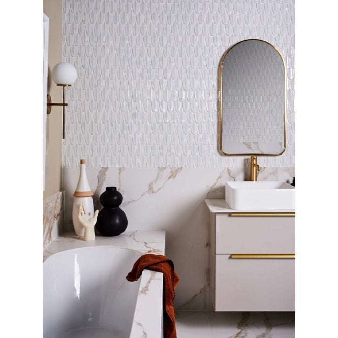 Plume Cotton White 30.5cm x 26.9cm (1.5cm x 11.5cm) Mosaic Tile